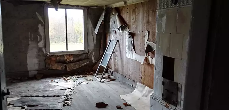 Why Selling a Distressed House Through Traditional Methods Fails in Hayward